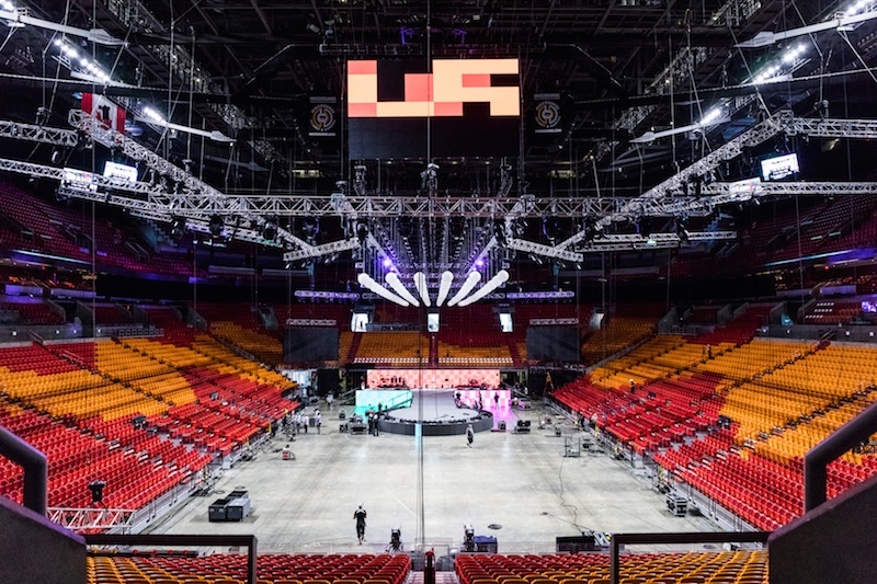 EAW’s unobtrusive arrays hang in a straight column, with no physical articulation needed, so load-in, set-up and tear down are quick and easy.