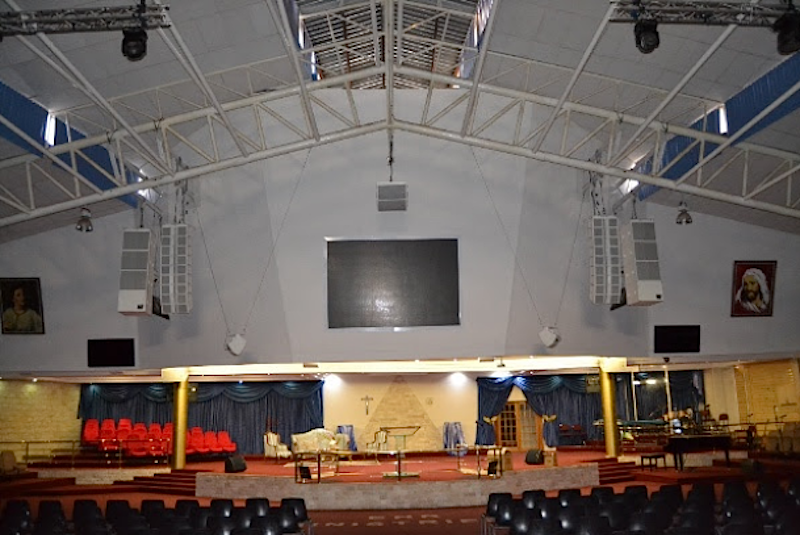 El Tabernacle’s main system comprises nine KARAi and four SB18i per side, with the subs being flown in cardioid configuration.