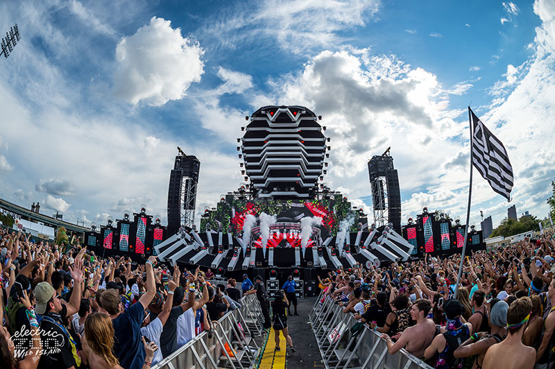 Electric Zoo 2016 featured a cobra-shaped stage.