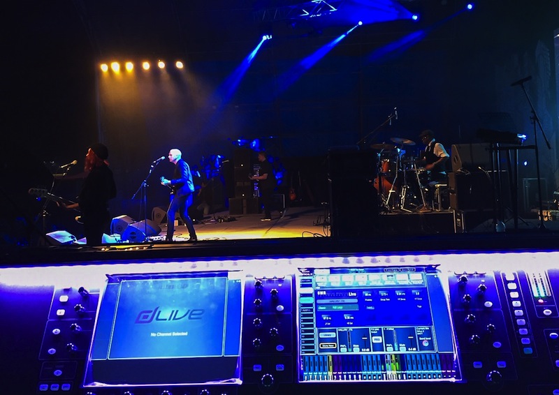 dLive with the band Vertical Horizon on stage.
