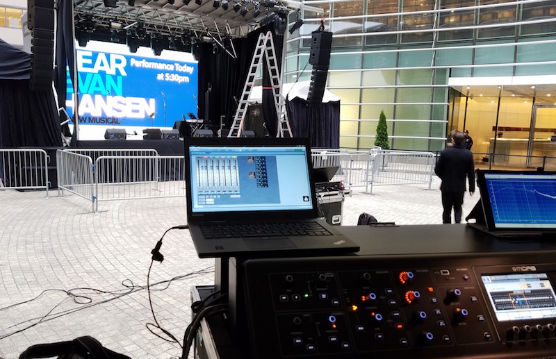 According to Frost’s System Engineer Jose Lima, “We had a crowd of about 1,200 people that we wanted to keep totally involved until it was time for them to gather in front of the windows.”