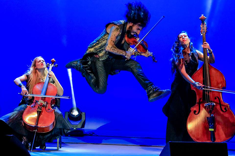 The International Cervantino Festival featured a variety of artists including violinist Ara Malikian, who is pictured here, center. Photo by Rafael Montero