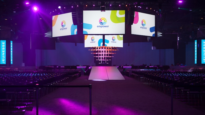 Alford Media designed an innovative audio solution consisting of Martin Audio MLA Compact and Mini hangs deployed in concentric circles around the stage.