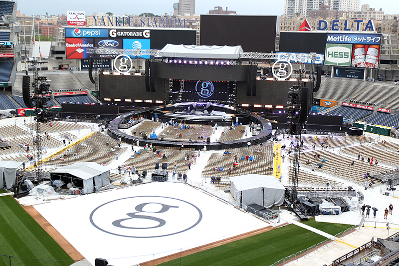 Garth Brooks at Yankee Stadium. Photo by Todd Kaplan