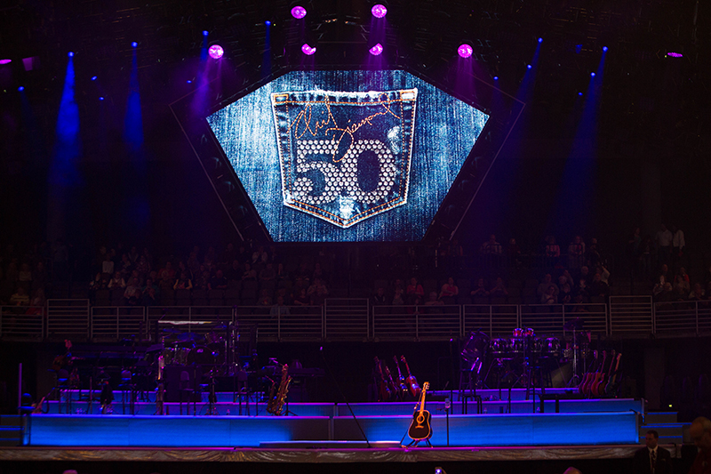 Neil Diamond 50th Anniversary Tour photo by Michael Weintrob