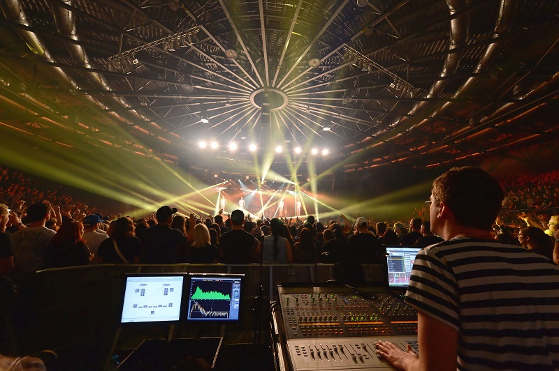 Complete Audio could run their full MLA system without delays, fielding up to 10 MLA enclosures (and an MLD Downfill) each side, depending on venue size, while outfills consisted of up to eight MLA Compact enclosures per side. Meanwhile, 16 MLX subs were distributed alongside the stage in a broadside array to ensure even coverage throughout.