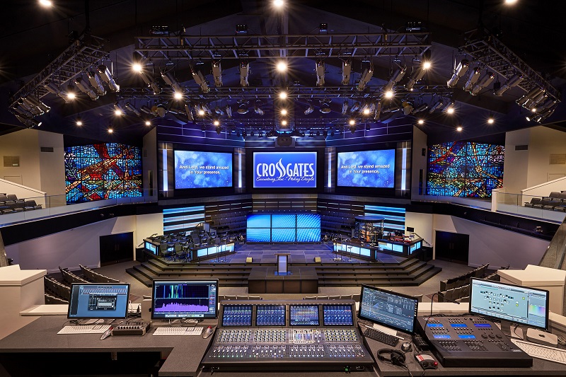 Crossgates Baptist Church in Brandon, Mississippi, featuring a RoomMatch® loudspeaker system from Bose Professional.