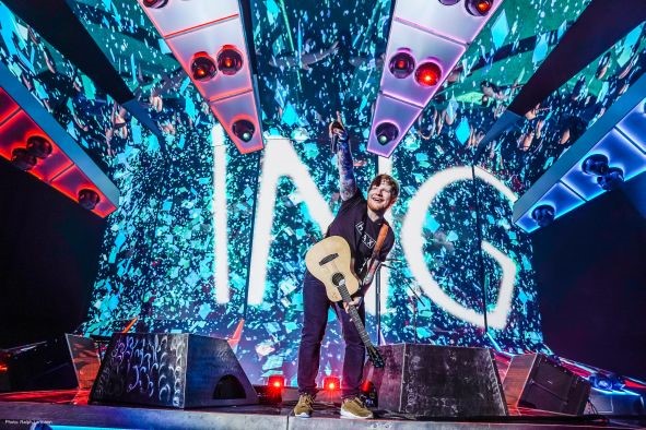 Ed Sheeran performing with his Digital 9000 wireless microphone system during the ÷ Tour (Photo credit: Ralph Larmann/larmann.com)