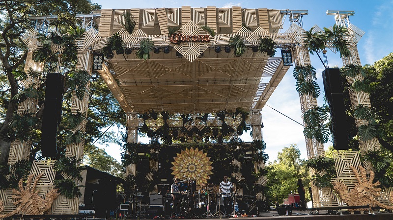 The sound system included 12 MLA Mini enclosures with two MSX subs a side and a Yamaha M7CL 48 digital mixer.