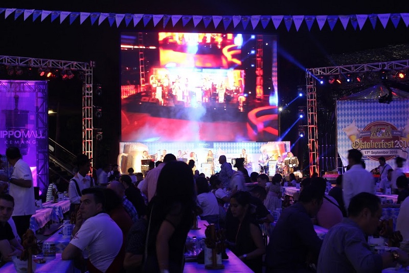 The PA system has helped the mall gain compliments from musicians and shoppers who have experienced the live performances in the arena.