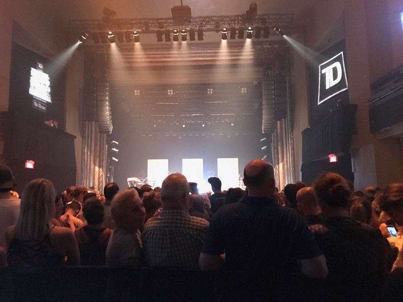 Solotech provided the digital consoles and Yamaha provided three NEXO loudspeaker systems.
