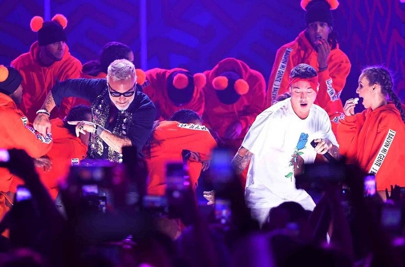 Gianluca Vacchi and J Balvin performing during Univision’s 14th Annual Premois Juventud Awards Show in Coral Gables, FL (Rodrigo Varela/Getty Image for Univision)