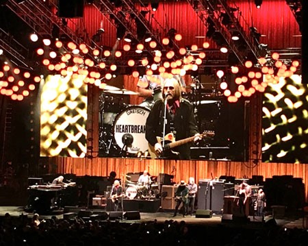 Tom Petty with the TELEFUNKEN M80 dynamic microphone.