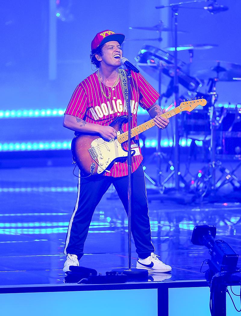 BRUNO MARS 2 by Steve Jennings