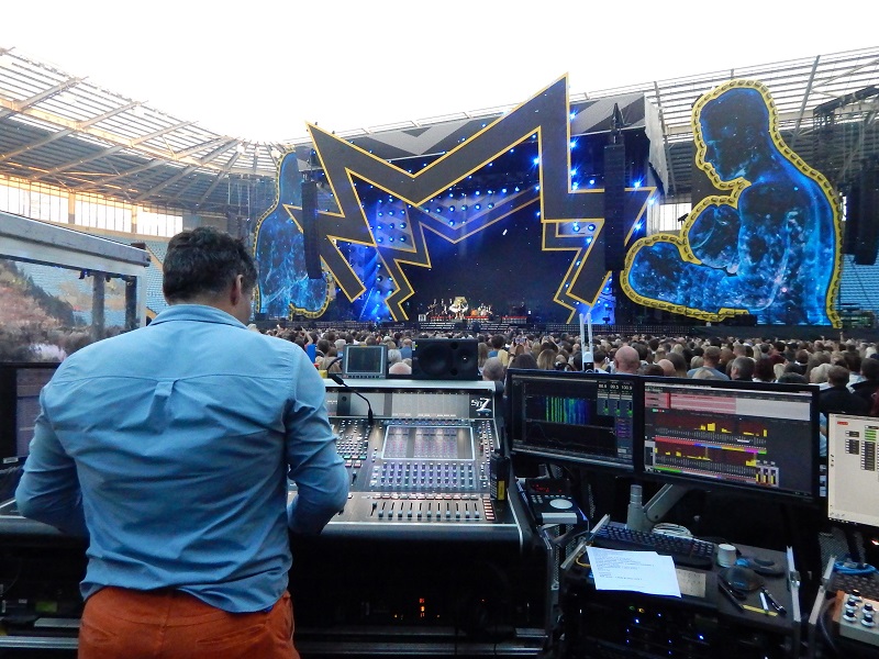 Simon Hodge, Robbie’s Front of House engineer, has been using an SD7 for the last six years and continues to rely on it to handle this complex show.