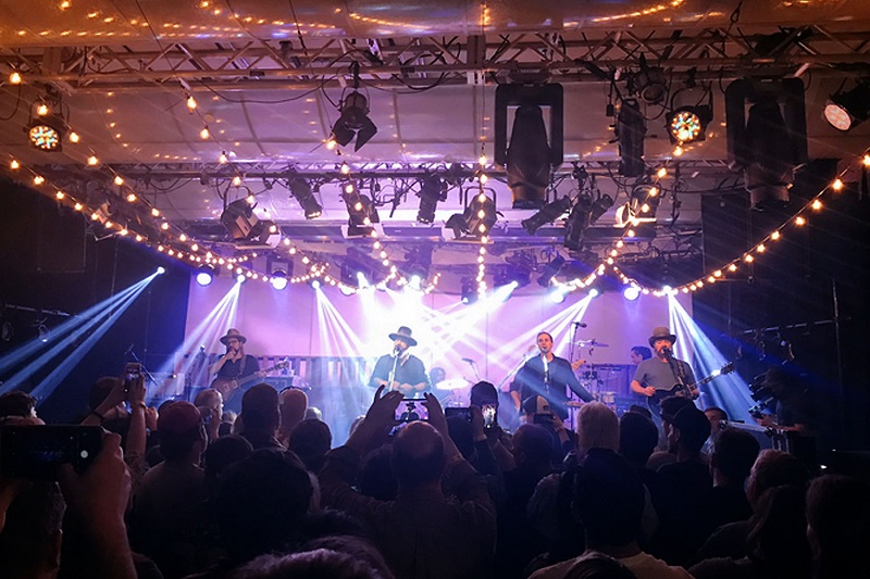 Zac Brown Band rocking the house under the exclusive venue’s new L-Acoustics ARCS II arrays installed by See Factor