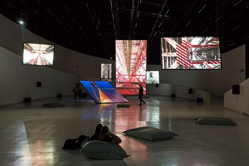 Multi-channel audio carried 21 km from Lisbon’s iconic 25th of April Bridge to MAAT’s Oval Gallery.