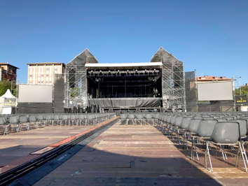 The system Leading Technologies deployed included two main arrays of 12 VTX A12 loudspeakers, a cluster of six VTX V20 loudspeakers for down fills, eight VTX V20 for front fills, 21 VTX S28 and eight VTX S25 subwoofers in a cardioid arc array.