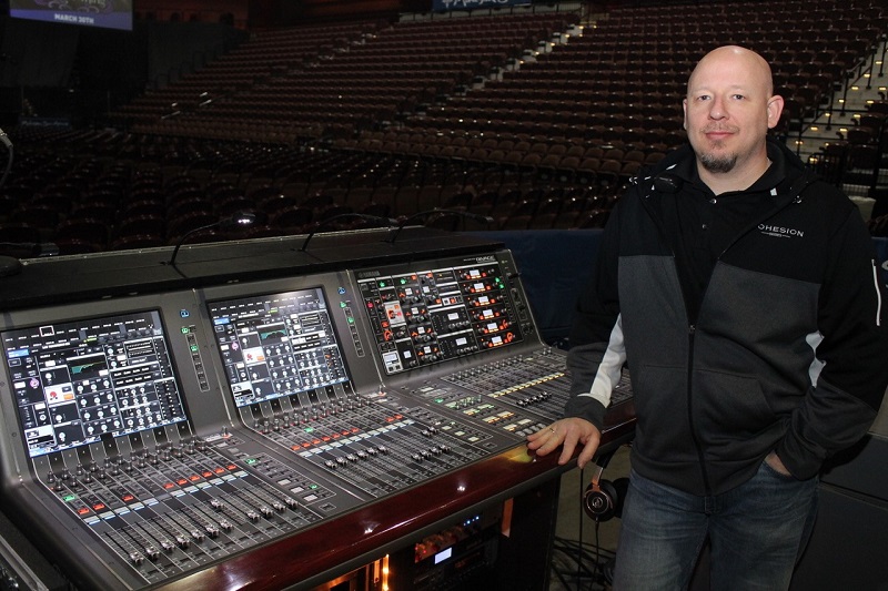 FOH engineer Mark Woodcock (c) Emma Saxby