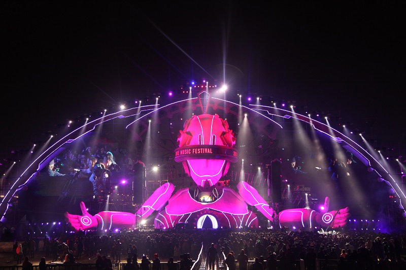 Adamson E-Series & S-Series loudspeaker system on main stage at Mr. Future Music Festival