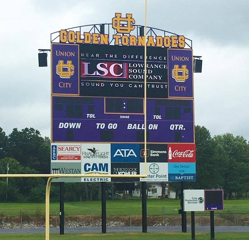 Lowrance Sound Company mounted two One Systems Cross Field Array CFA-2/HTH loudspeakers – one on each side of the scoreboard – to provide coverage for each side of the field.