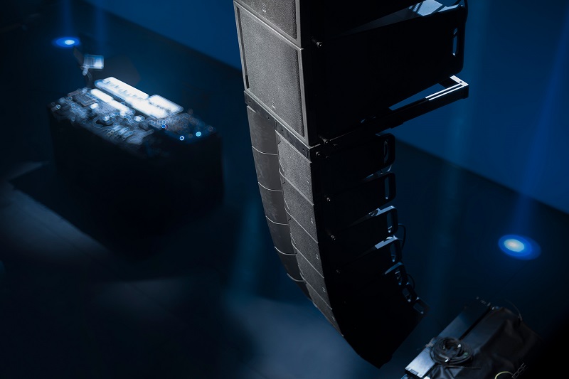 La Gaîté Lyrique decided to upgrade its Front of House speaker system in the facility’s Large Hall with Amadeus DIVA M² array speakers