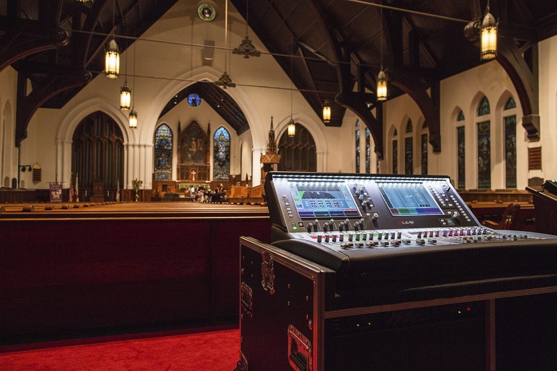 Allen & Heath C3500 Surface for Modern Services