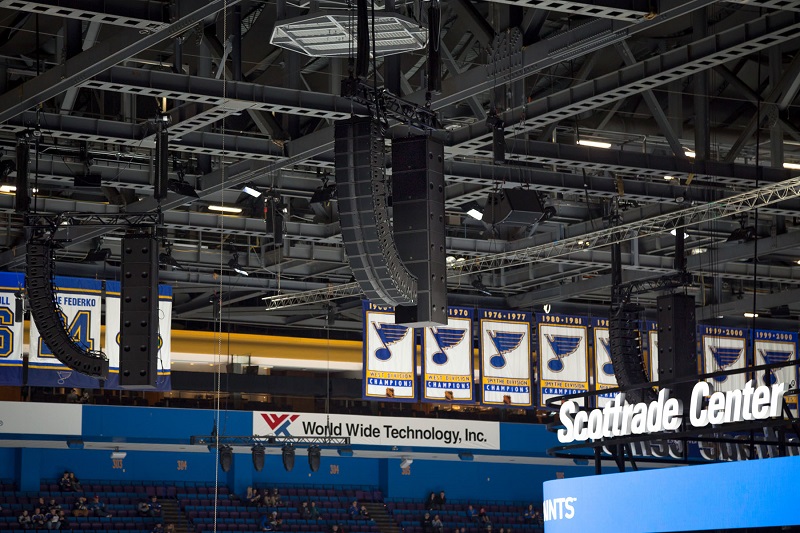 Compact ARCS II arrays (one is visible to the right of the middle Kara/SB18i hangs) deliver audio coverage to the ice floor