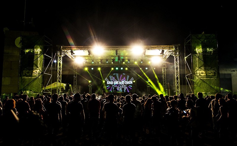 Under the masterful guidance of lead live sound engineer, Rosario “Saro” Tine, Sinergie Group provided system design and rental services for the Festival. This was Singergie’s second consecutive year providing audio services to the Festival and the 7th major deployment of their VUE arsenal during a very active 2017 Italian summer festival season.