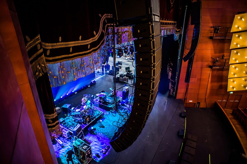 A Bose Professional ShowMatch™ DeltaQ™ system employed at Teatro Degli Arcimboldi in Milan, Italy.