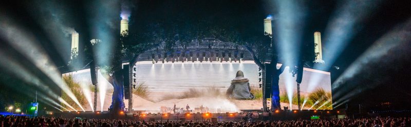 To create maximum impact at Hyde Park, Capital were asked to provide an additional 12 hangs of MLA/MLA Compact on towers positioned through the concourse for one night only.