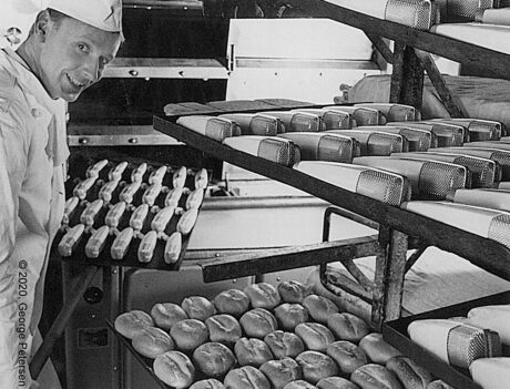 in any version, the MD 421 was an instant success. In fact at one time, the backorder situation was so extreme that Sennheiser ran ads with a bakery worker posing with trays of mics coming out of the oven, to assure customers and dealers that more MD 421s were on the way.