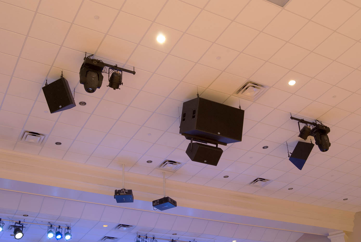 FFBC hired Gainesville, Georgia-based dB Integrations – the same company that had designed and installed the older system – to update its 500-seat sanctuary with a new Danley-based sound system that could simultaneously deliver excellent spoken-word intelligibility and exciting musicality.