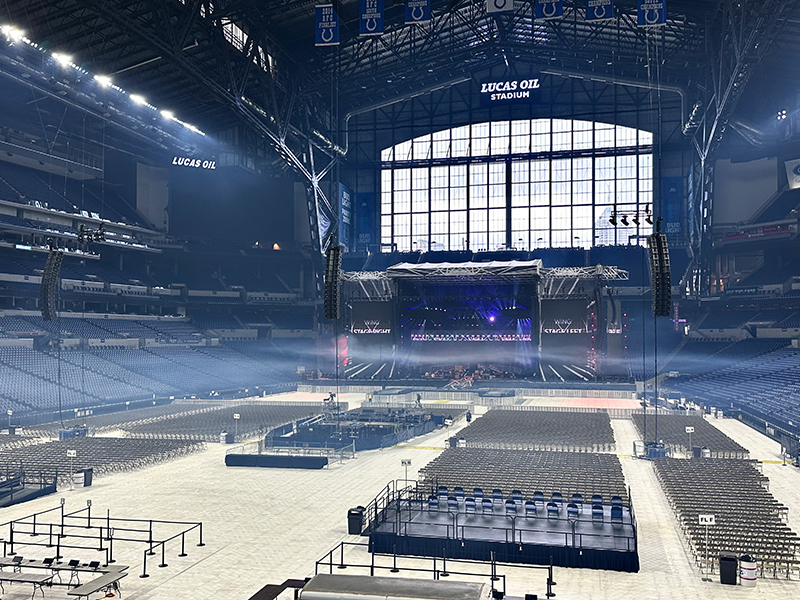 luke combs tour lucas oil stadium