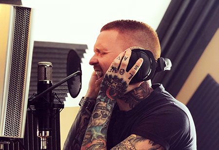 Memphis May Fire vocalist Matty Mullins works the TELEFUNKEN AK-47 MkII large diaphragm condenser microphone.