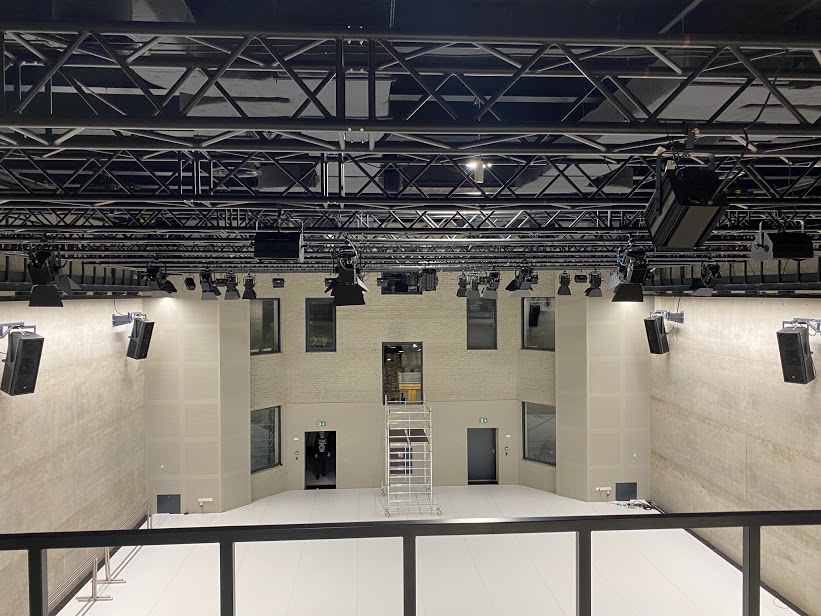 Polish Dance Theatre Equips with KV2