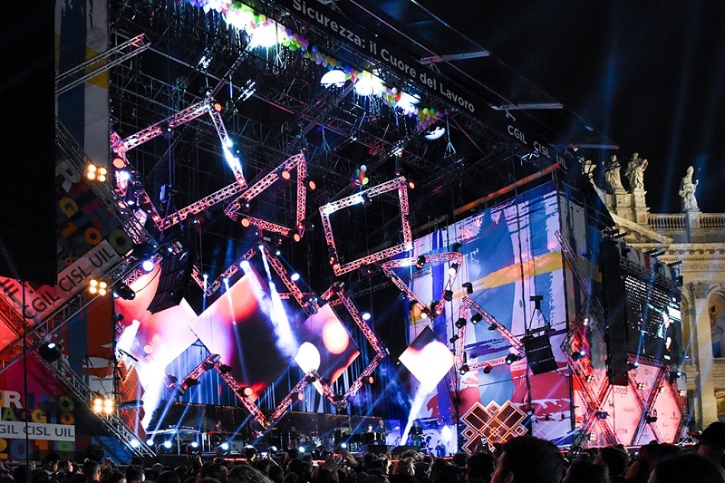 Product specialist and system designer Klaus Hausherr, together with Roberto Marchesi from distributor Exhibo, developed a powerful, versatile main system using 24 Firenze-KH8 line elements with Slim Array Technology and Electronic Beam Steering paired with 16 Firenze-KS8 subwoofers.