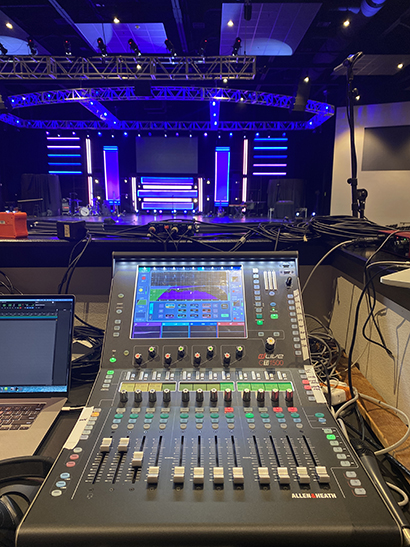 Compact dLive CTi1500 handles FOH and Monitors for Bryan and Katie ...