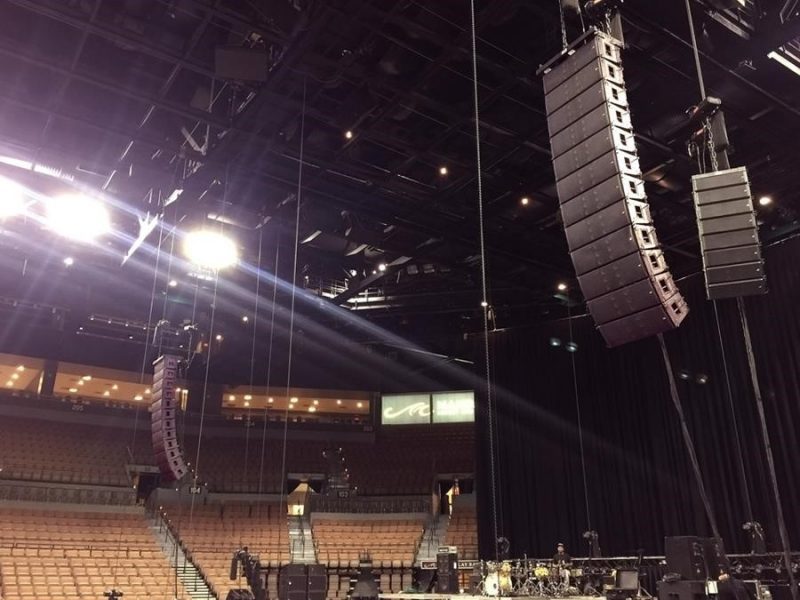 H.A.S. deployed 12x al-12 line array modules per side as mains, 8x al-8 for outfills, and 16x al-4s for front fills. Chest-thumping low-end was provided by 16x hs-221 infrasonic subwoofers floor mounted in front of the stage in an arc delay.