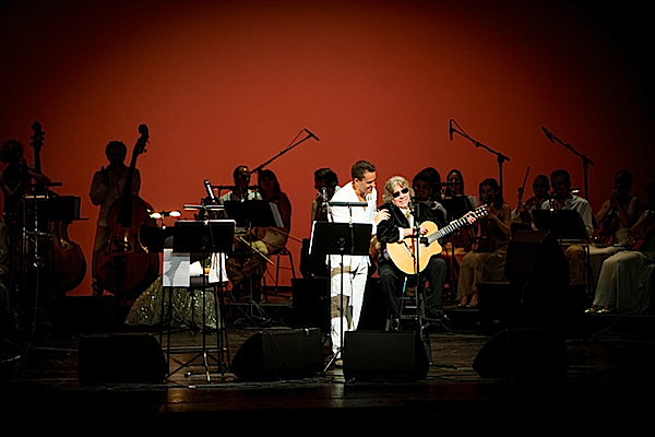 Erwin Schrott performing with Jose Feliciano and Cuba Amiga at the Munich State Opera