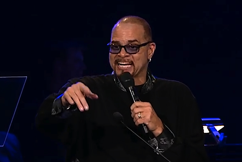 Comedian Sinbad will return to host the 32nd annual TEC Awards