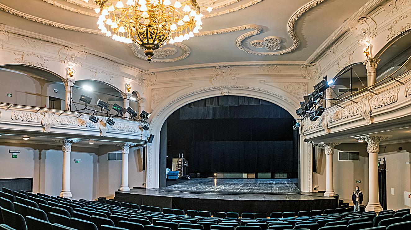 The Teatr Nowy in Zabrze, Poland is one of many successful recent projects from Tommex, CODA’s Polish distributor.